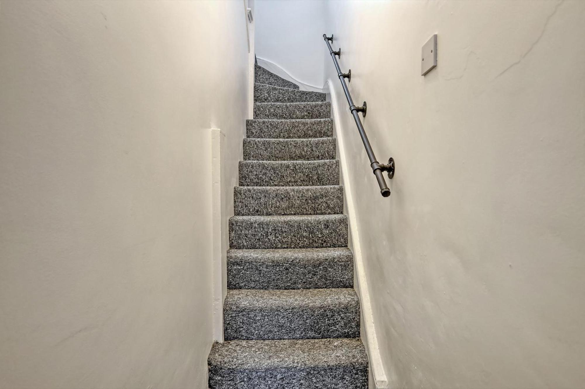 Wanstead Gem! Bright, Cosy & Immaculate 1 Bed On The High Street! * Londres