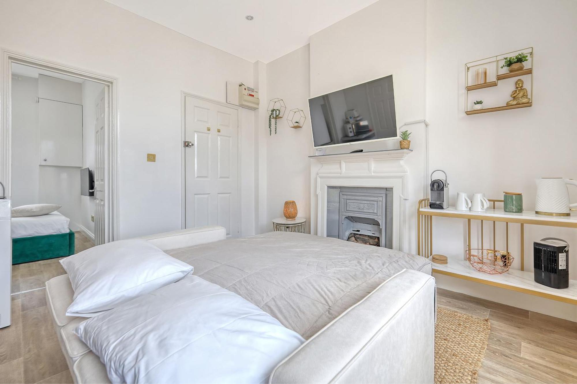 Wanstead Gem! Bright, Cosy & Immaculate 1 Bed On The High Street! * Londres